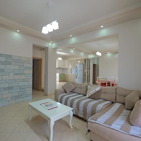 Dana Hotel Apartments Sarandë Exteriör bild