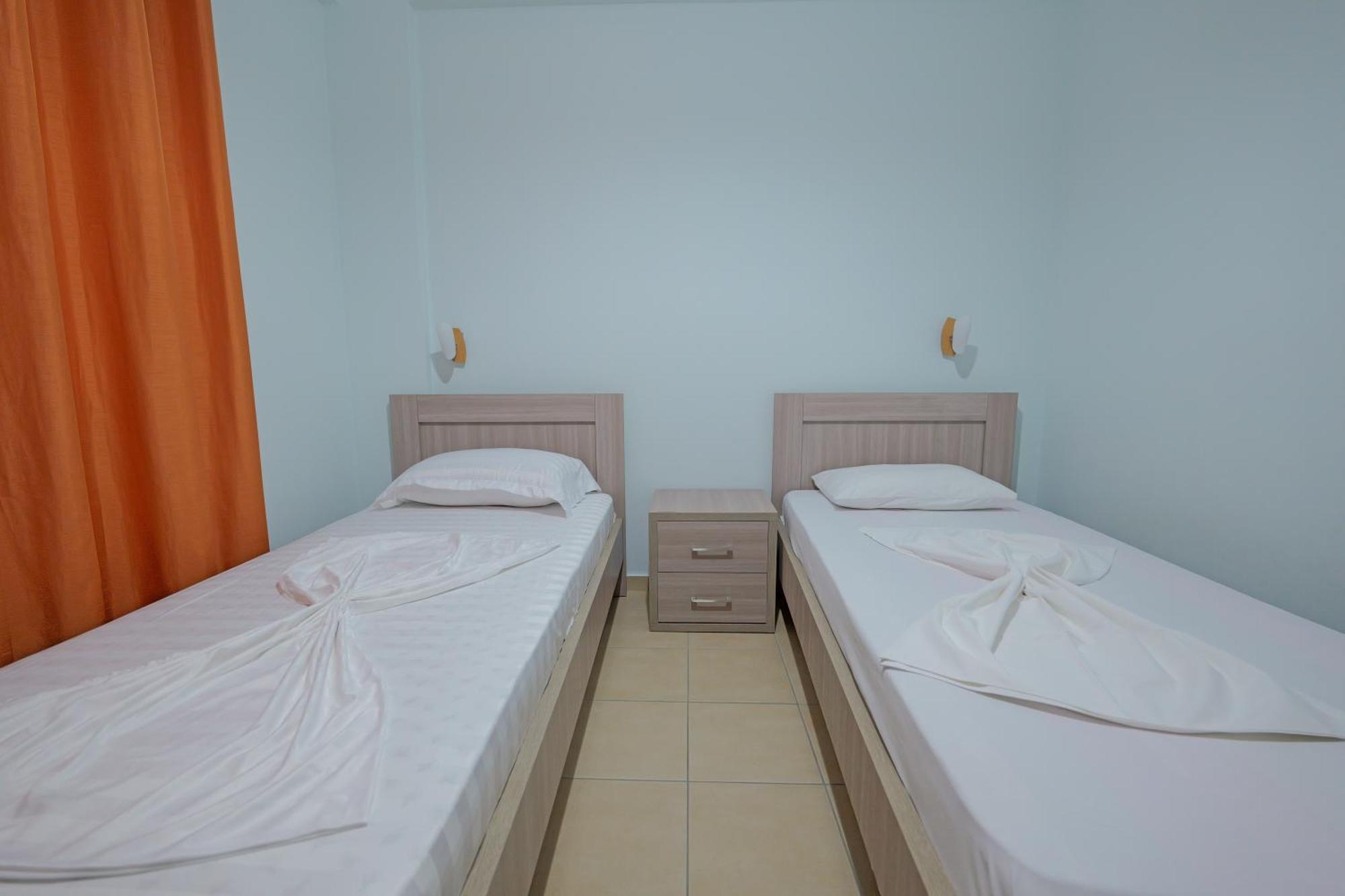 Dana Hotel Apartments Sarandë Exteriör bild