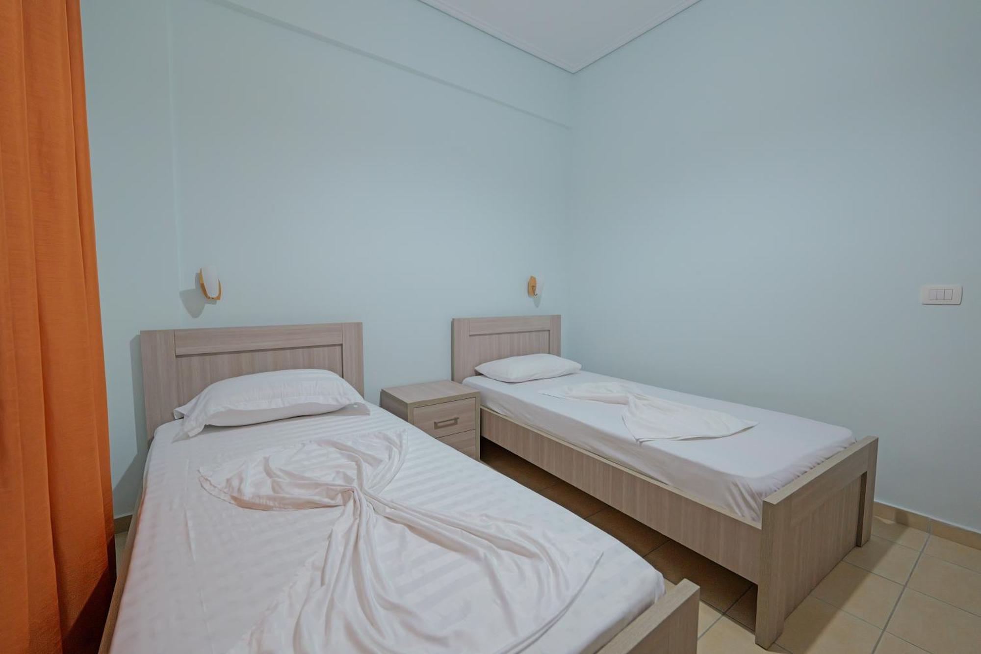 Dana Hotel Apartments Sarandë Exteriör bild
